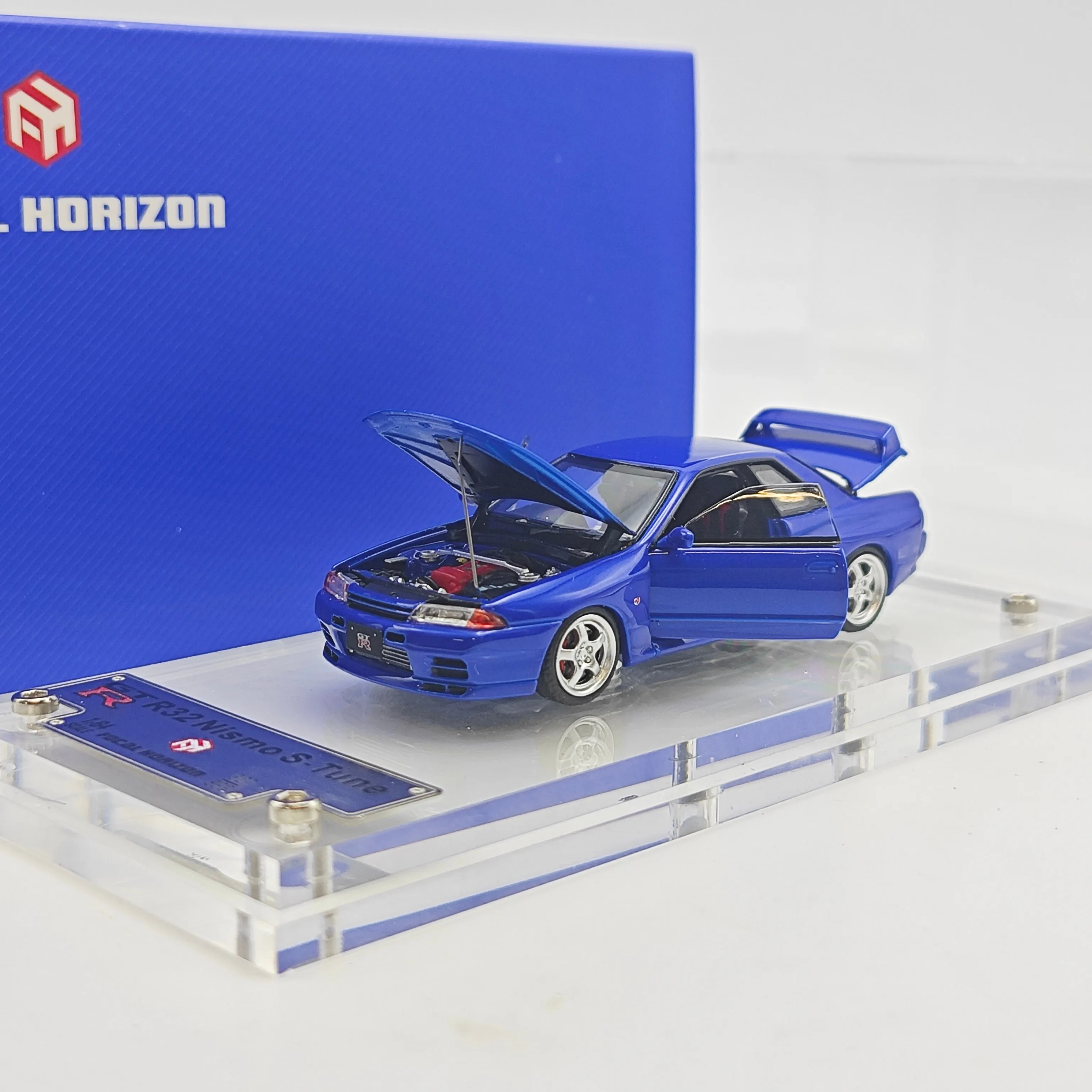 FH 1:64 R32 S-Tune Model samochodu z odlewu stopu, w pełni otwierany