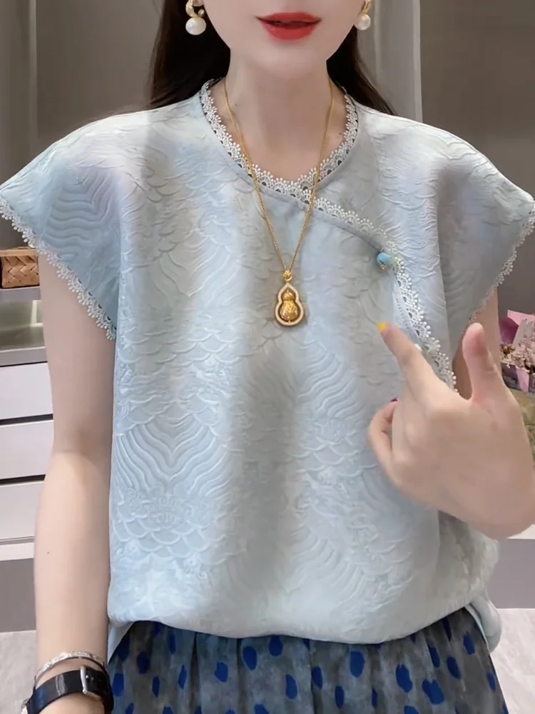 

Новая китайская ретро-блузка с вышивкой, больших размеров, модная, универсальная, элегантная, стройнящая, летняя, 2025, в корейском стиле, для повседневной носки, свободного кроя.