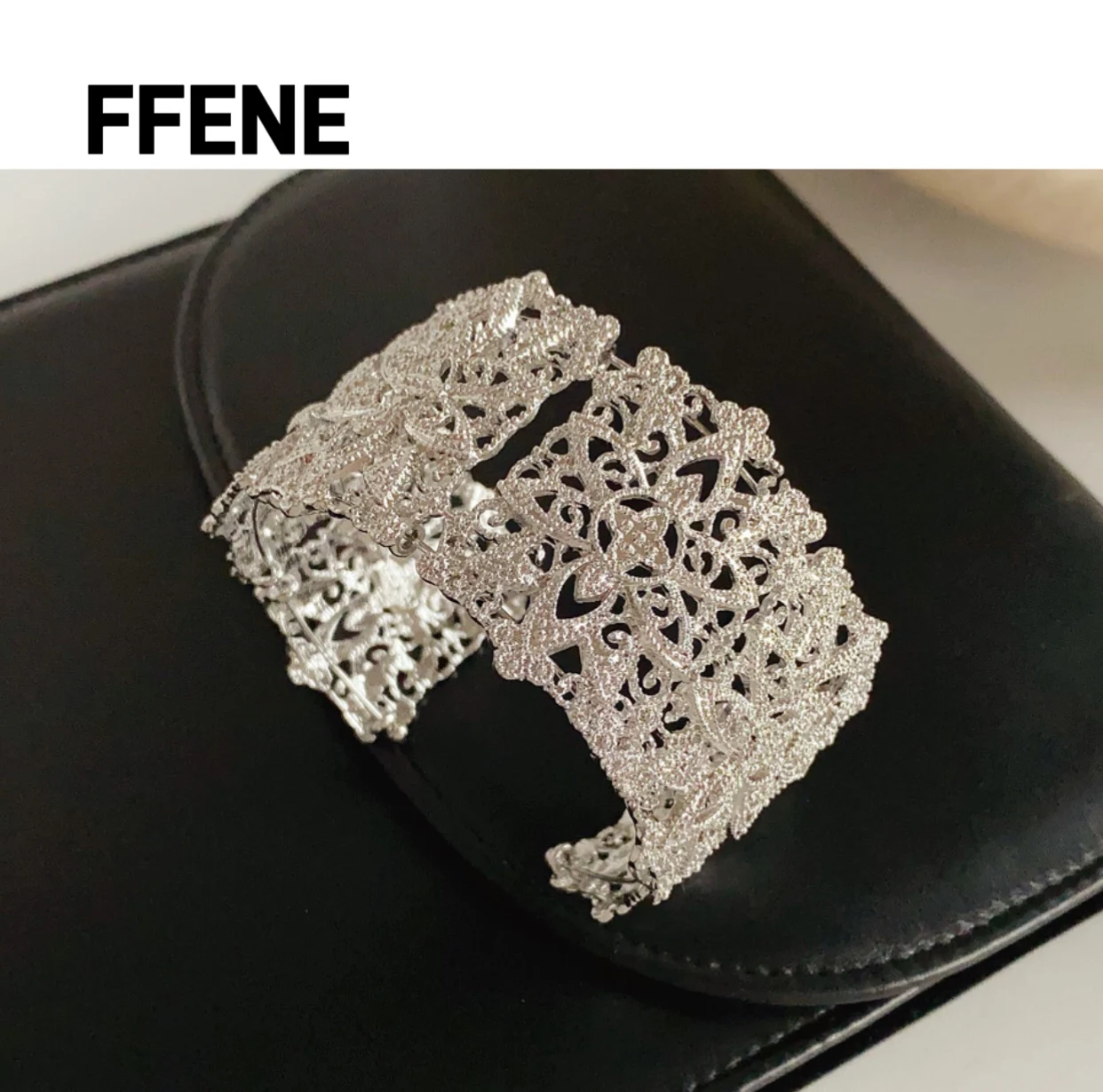 

Best Sellers European and American retro wide bracelets, luxurious and high-end feeling, fashionable design sense wristband