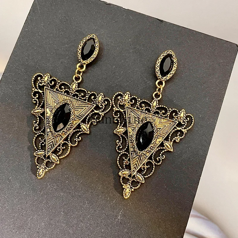 French retro black flash diamond earrings, personalized medieval temperament old triangular stud earrings