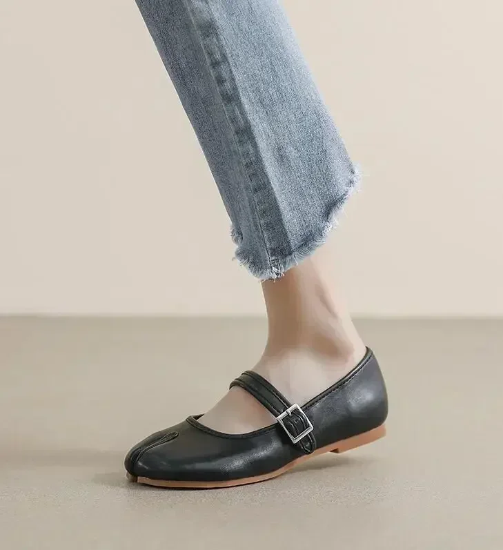 New Leather Split Toe Flat Shoes Woman Mary Janes Tabi Ninja Flats Female Cozy Dress Shoes Ankle Belt Moccasins Plus Size 35-43