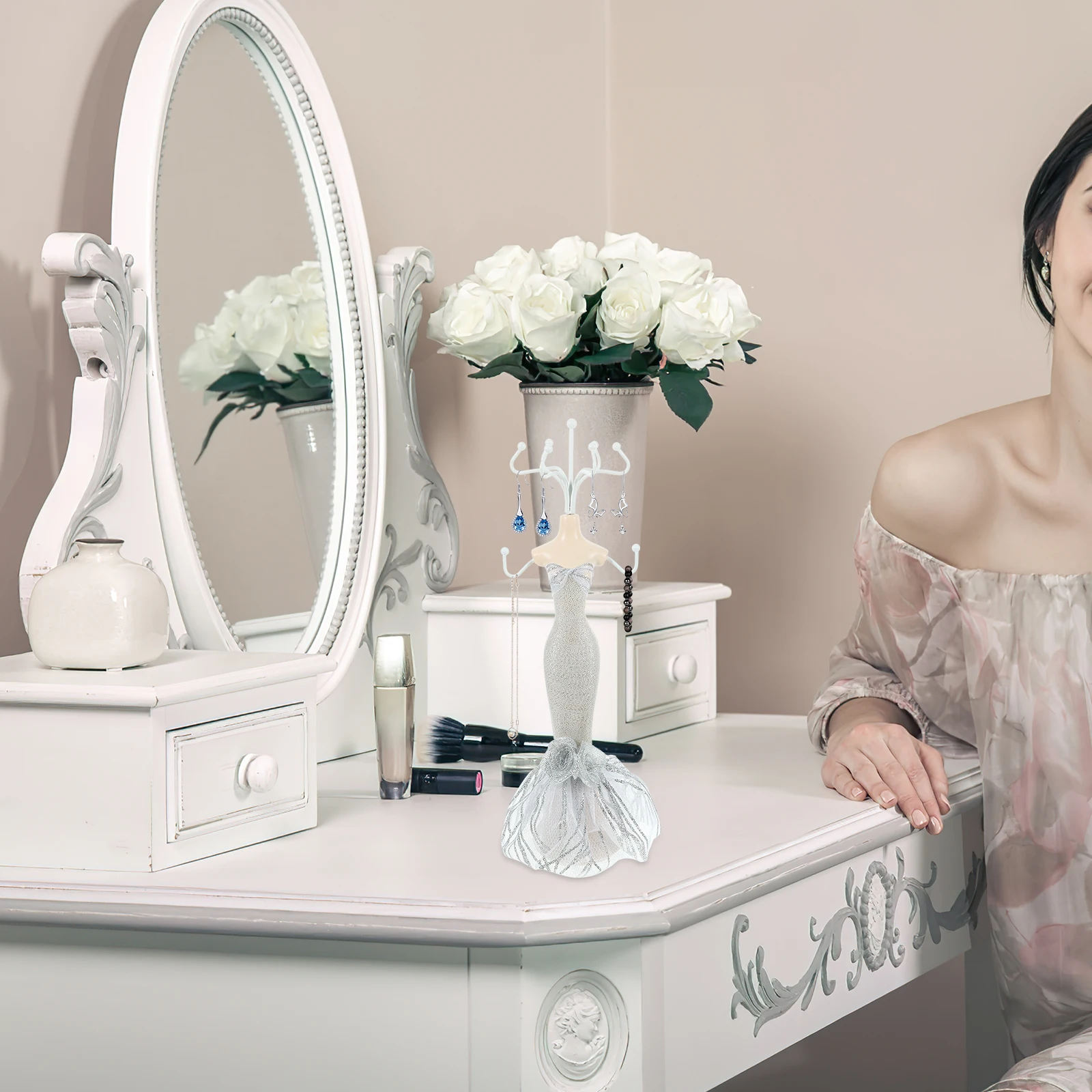 

Mermaid Style Mannequin Jewelry Holder Exquisite Gown Decorated Printed Flower Bow 8 Hooks Earrings Necklace Bracelets Rings