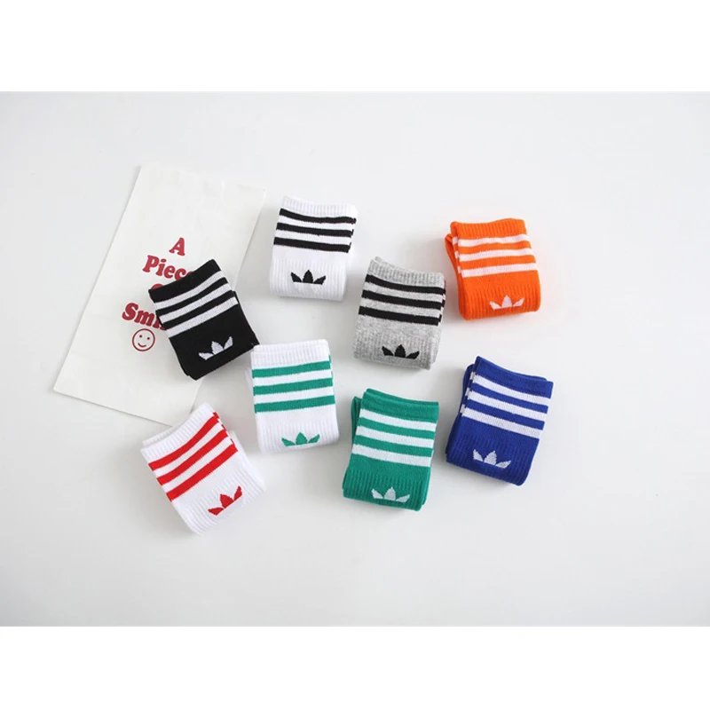 2024 neue High Color Tube Mode neue reine Sports ocken Klee Männer und Frauen Baumwoll socken Wild Ins Socken gestreifte Socken