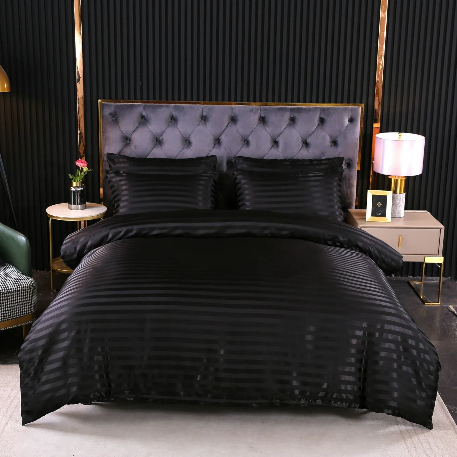 Experience ultimate comfort and style every night with this lavish and refined bedding set, perfect for creating a cozy sanctuar