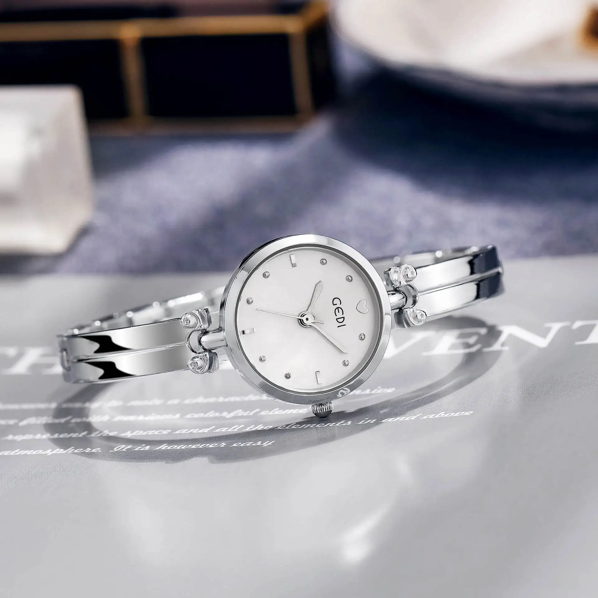 YFY  niche high-end alloy watch - exquisite quartz watch for students, ladies' waterproof bracelet watch