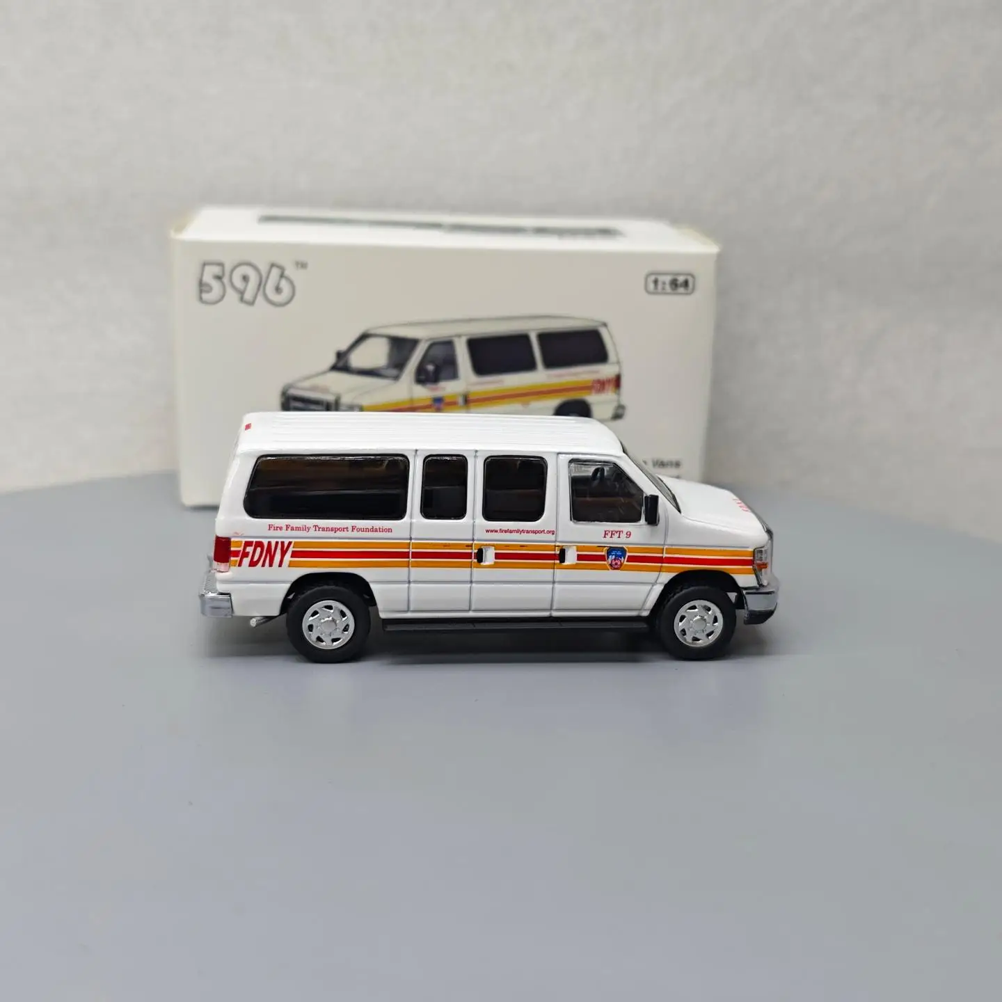596 1:64 E-시리즈 밴 뉴욕시 소방서 시뮬레이션 합금 미니카 모델 컬렉션 장식품 선물 장난감