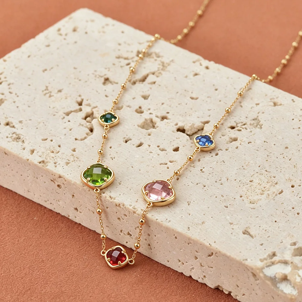 JeeMango Zarte Bunte Geometrische Zirkon-Halskette für Frauen 18K Vergoldete Edelstahl-Halskette Modeschmuck N26059