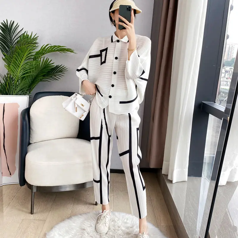 Miyake Pleated Fashion Suit Women's Spring  Autumn 2022 New Batwing Sleeve Polo Collar Top Cropped Pants High-End Two-Piece Set