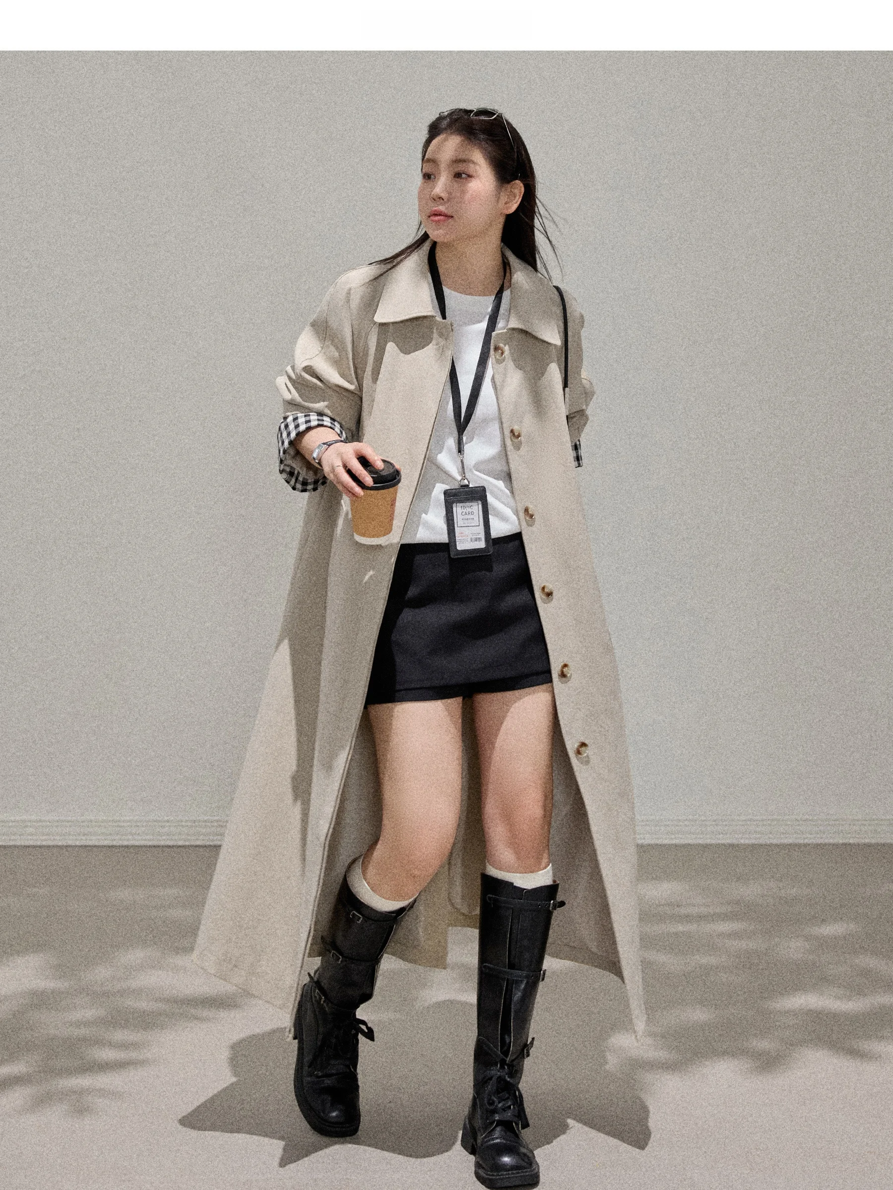 

Длинная свободная клетчатая ветровка для женщин больших размеров. Удобная корейская верхняя одежда. Осенний сезон и груша.