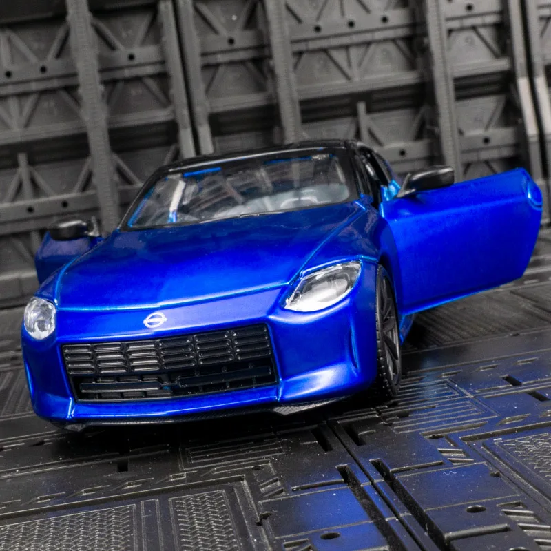 

Maisto 1:24 Nissan Z, модель автомобиля из сплава, коллекция украшений, статический металлический спортивный автомобиль, детский подарок на день рождения, игрушечный автомобиль