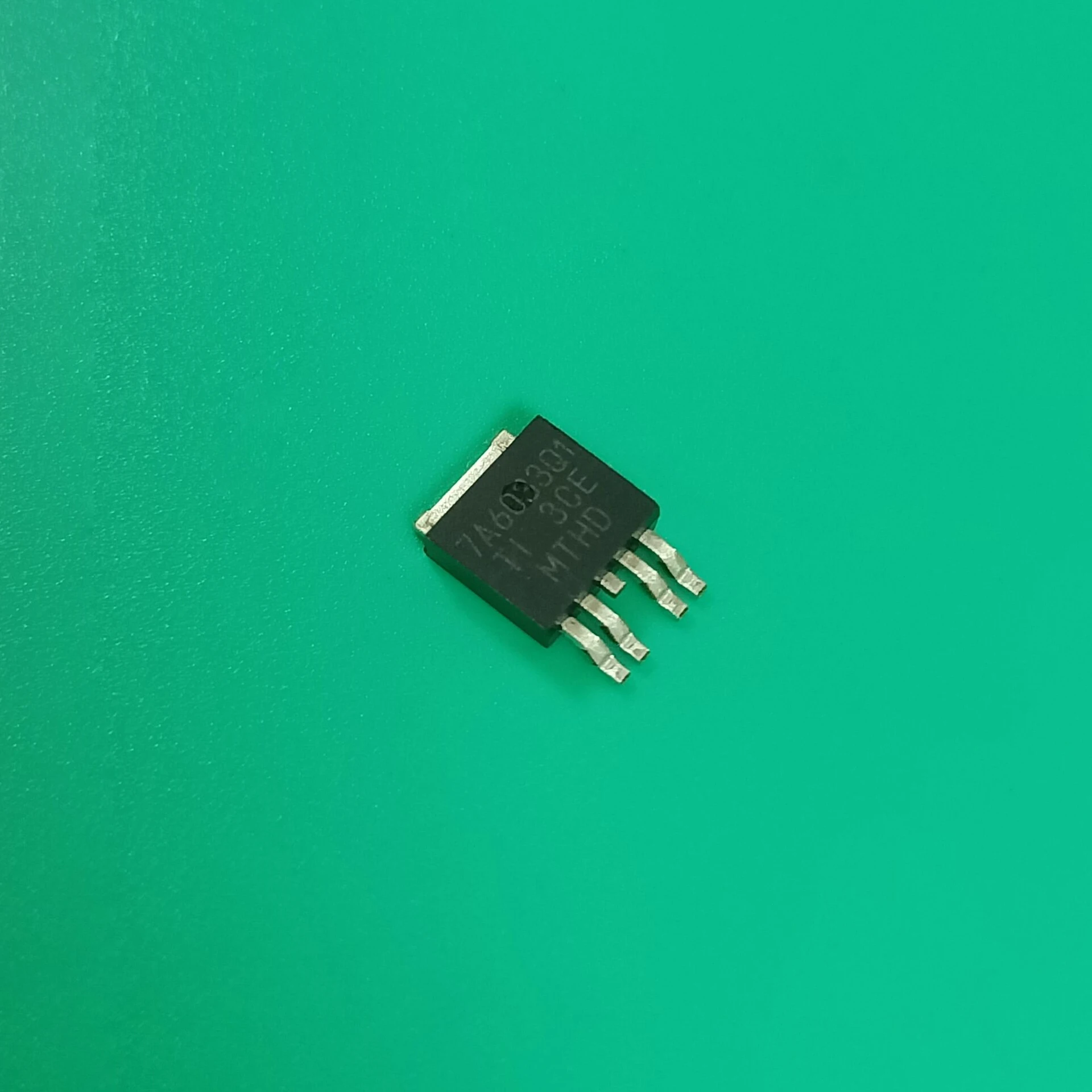 

3pcs/lot TPS7A6033QKVURQ1 TO-252 TPS 7A6033Q1 KVURQ1 IC REG LINEAR 3.3V 300MA TO252-5 TPS7A6033Q1 TPS7A6033 QKVURQ1 TPS7A 6033QK