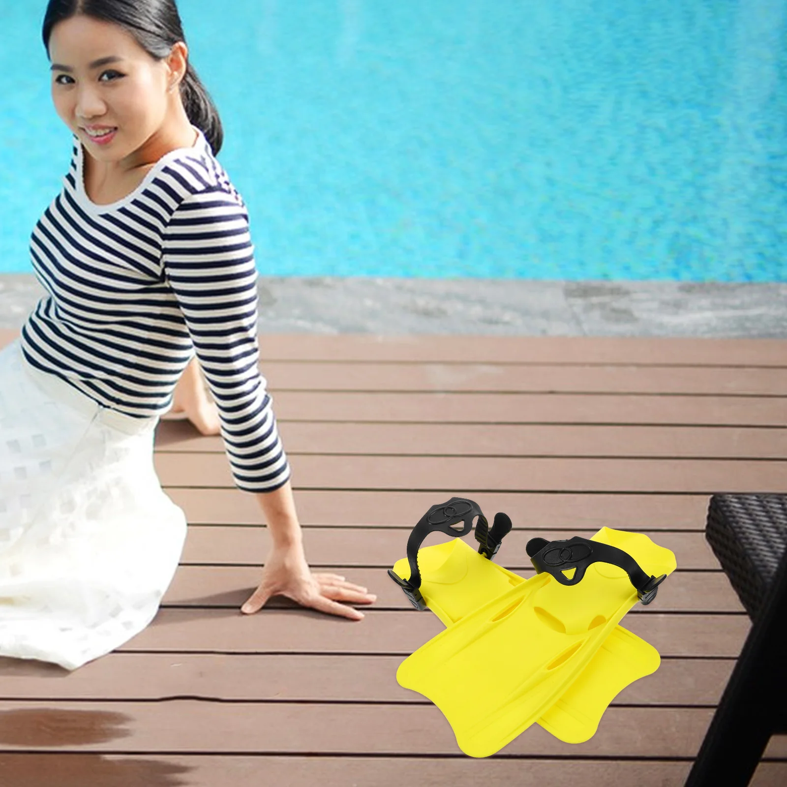 

1Pair Lightweight Diving Adjustable Snorkeling Flippers Swimming Training Floating Swimming Supplies