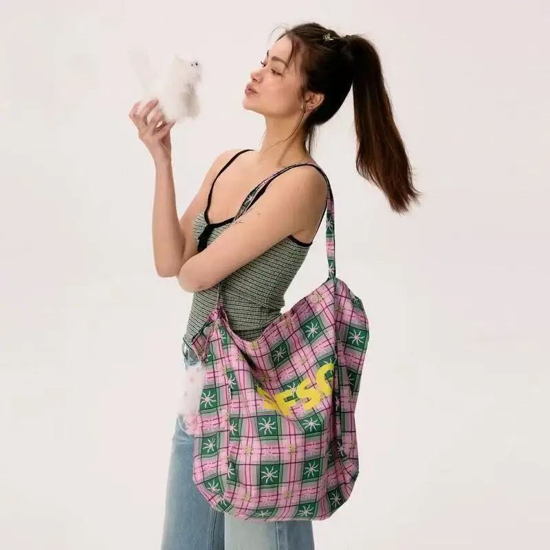 

Холщовая сумка для девочек 2025, новая модная клетчатая сумка с буквенным принтом большой емкости, сумка через плечо