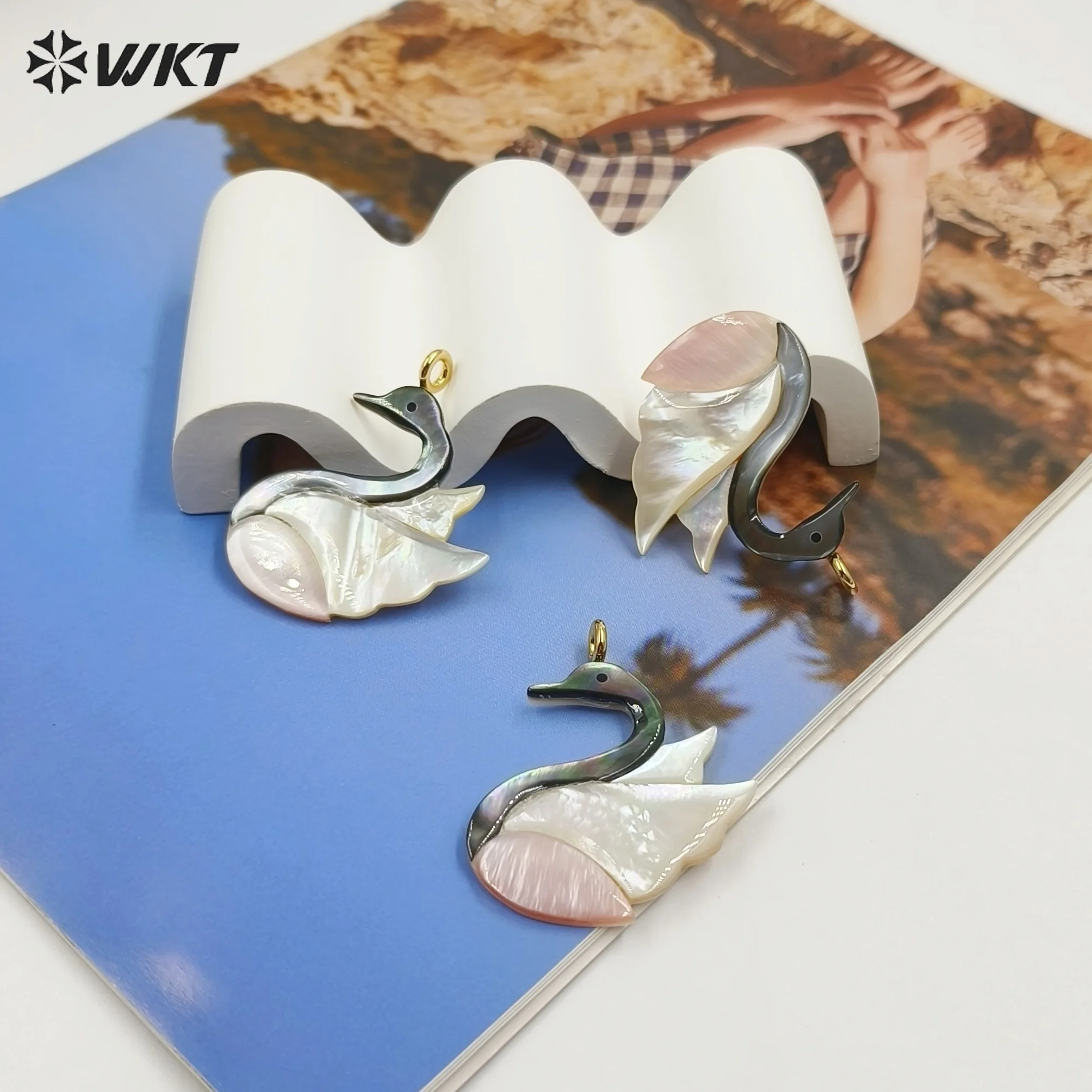 WT-JP505 Vivid And Lovely Duck-Shaped Animal Fine Texture Shell Pendant Color-Matching Design Charms Accessory