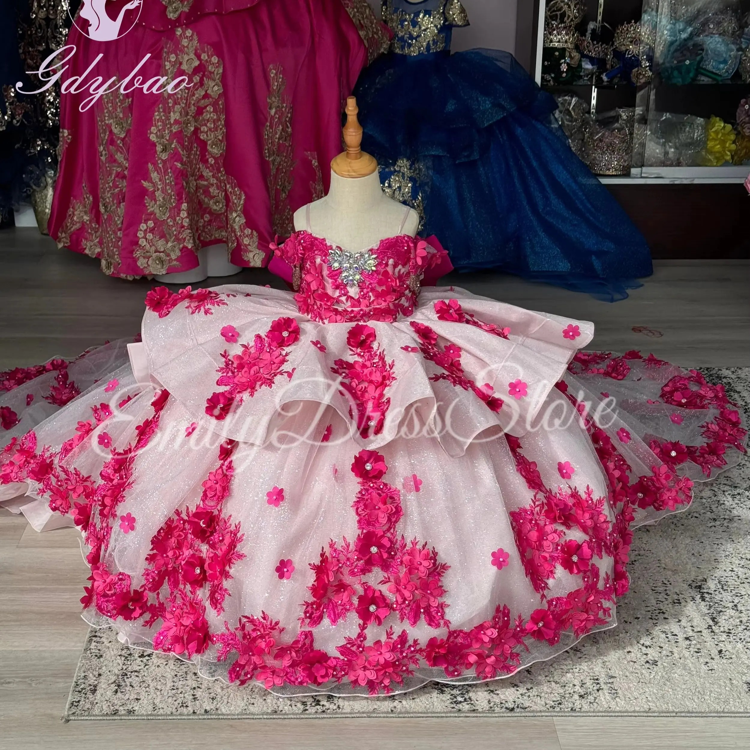 Maßgeschneidertes rosafarbenes Blumenmädchenkleid für Hochzeiten, elegantes, bauschiges Kleid mit Applikationen für Kindergeburtstage, Brautjungfern und Erstkommunion