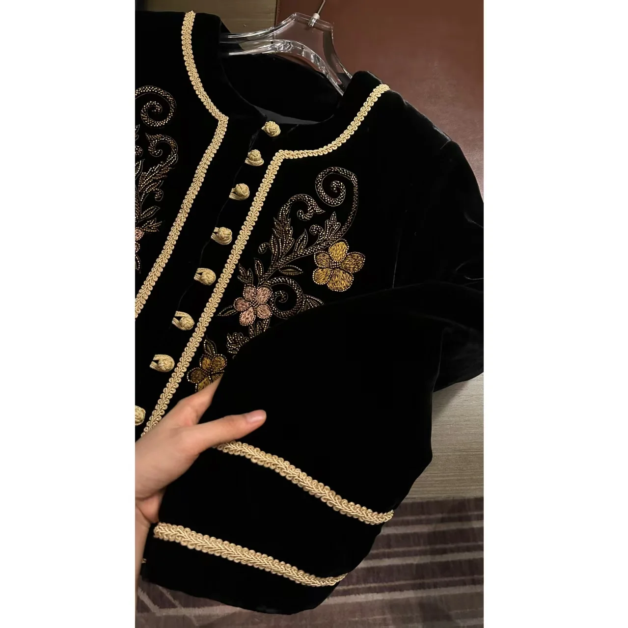 

Новинка! Женская традиционная китайская шелковая вышитая куртка NCOU Nie Nie Зима 2025, модель DY0975