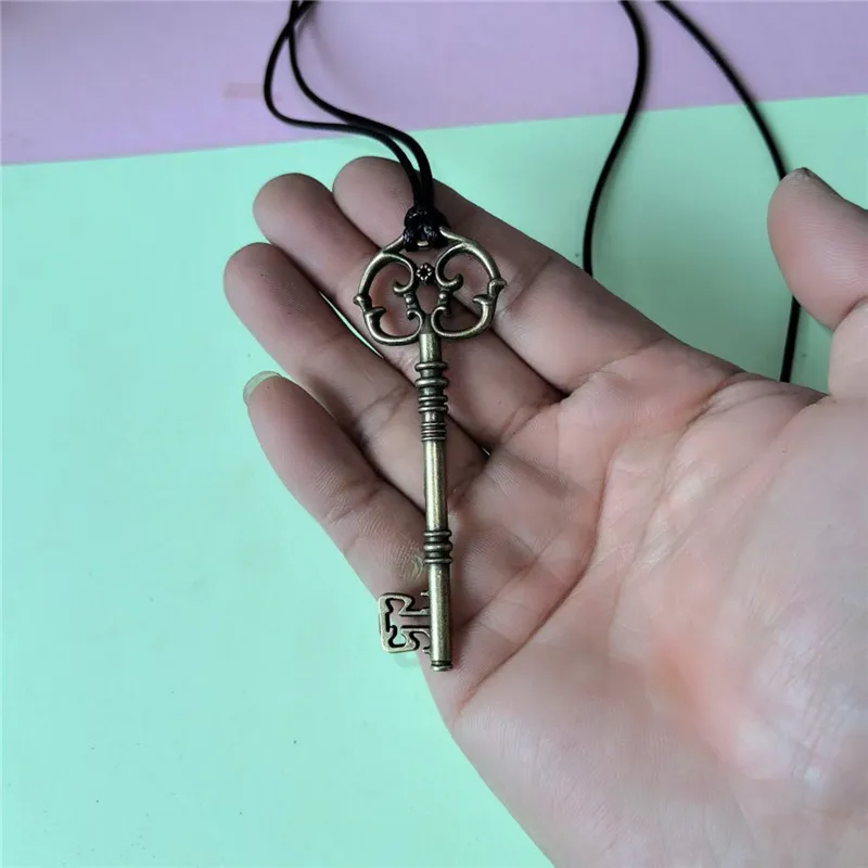 Y2k Gothic Punk Vintage Big Key Pendant Long Chain Necklace for Women Girl Birthday Gift Enter University Gift Costume Jewellery