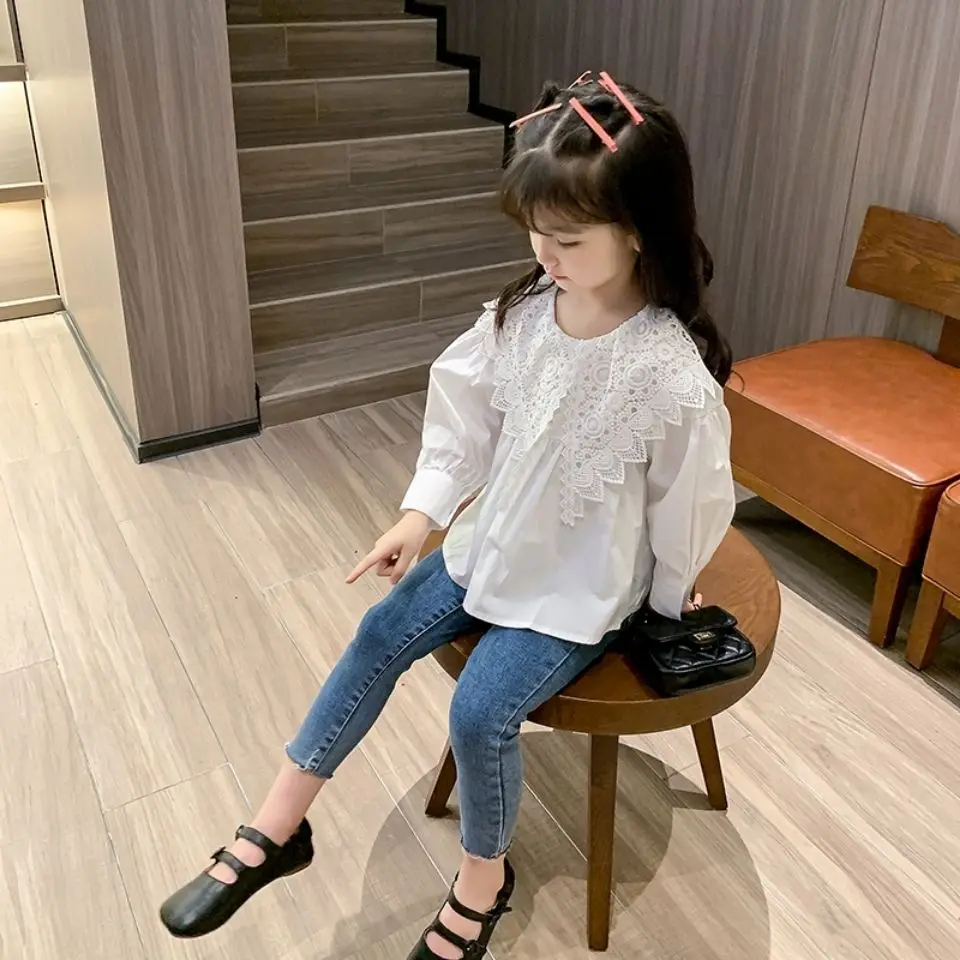 قميص بناتي جديد لعام 2026 بياقة من الدانتيل لربيع وخريف قميص من القطن الخالص على شكل دمية للأطفال بأكمام طويلة بيضاء #1