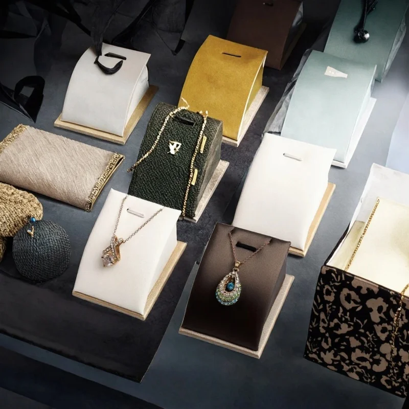 custom.Fashion PU Leather Jewelry Display Rack Pendant Necklace Counter Display Stand Showcase and Store Setup