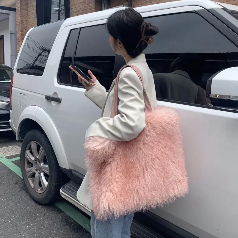 Women\'s 2023 Fashion Long Fur Wool Bag Beach Faux Wool Fur Shoulder Bag Ladies Faux Furs Handbag Luxury Mongolian Sheep Fur Bags