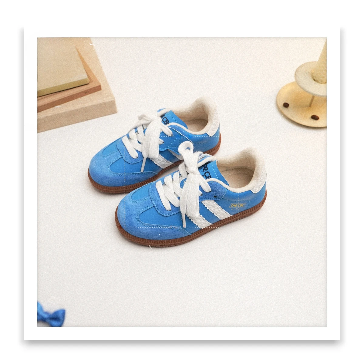 Zapatos de entrenamiento de colores caramelo para niños y niñas, tablero informal de suela suave de cuero de microfibra para estudiantes y bebés, primavera