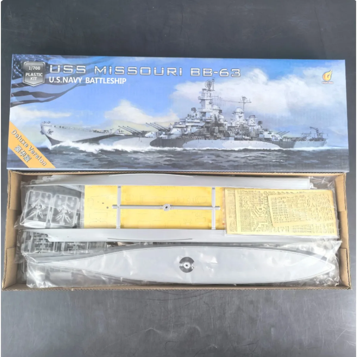 veryfire-vf700909dx-kit-de-modele-de-bateau-de-guerre-uss-missouri-bb-63-us-navy-a-l'echelle-1-700-version-de-luxe