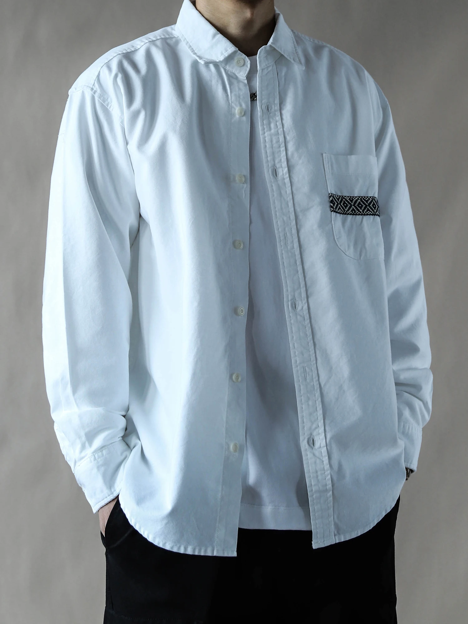 

Мужская повседневная хлопковая рубашка с длинным рукавом в американском стиле, свободный воротник, однотонная, модный бренд, мужская одежда 2026, пэчворк, открытый дизайн