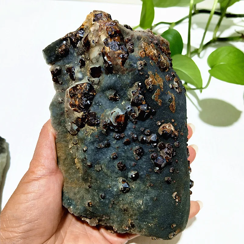 

Natural Stones Garnet Crystals Mineral Samples Witchcraft Spiritual Healing Feng Shui Crystals Room Decoration