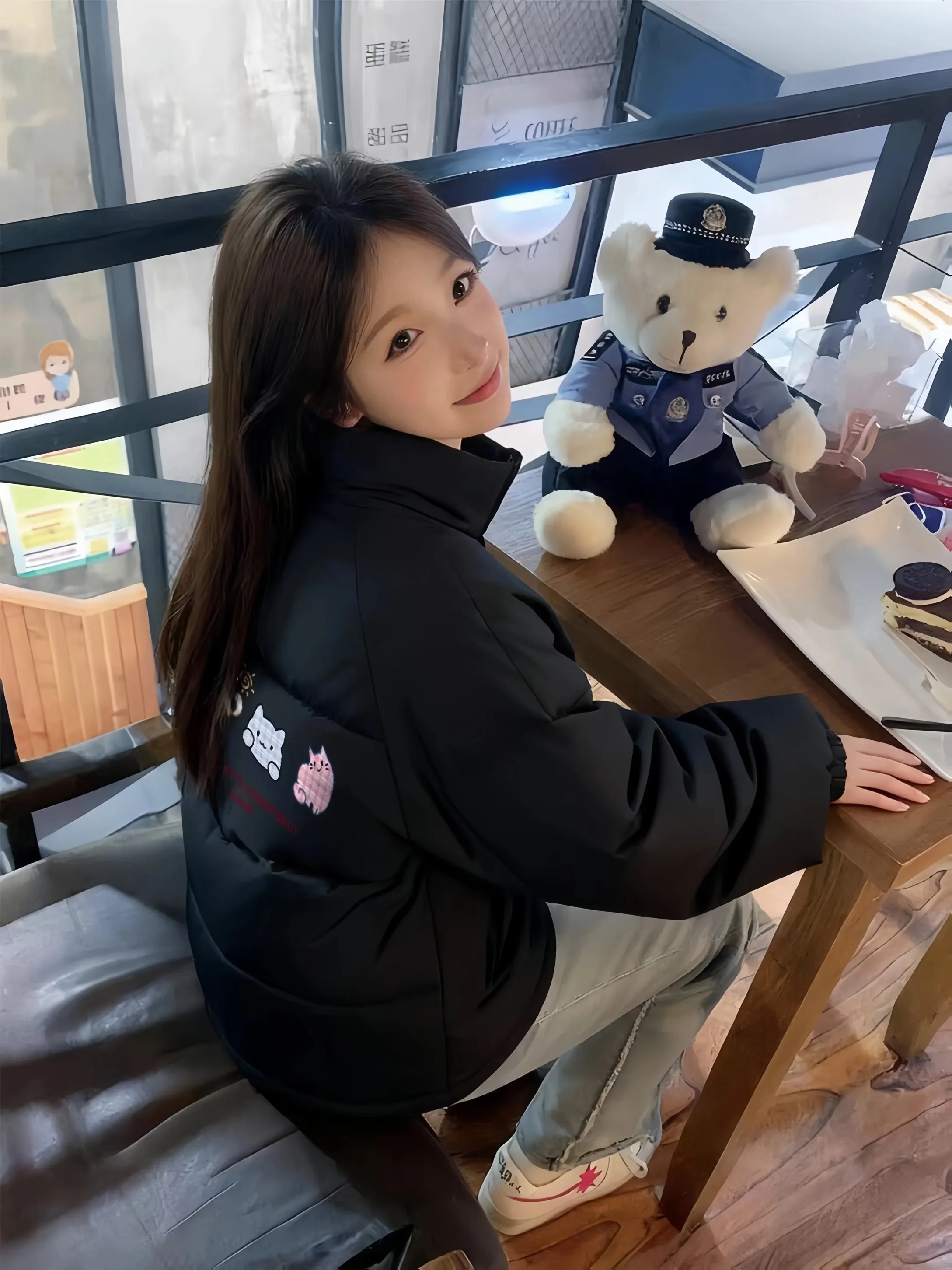 

Парка для девочек и женщин 2025: Прогрессивный, будущистский, трендовый стиль. Предварительный обзор следующего сезона. Дизайн в стиле Ol.