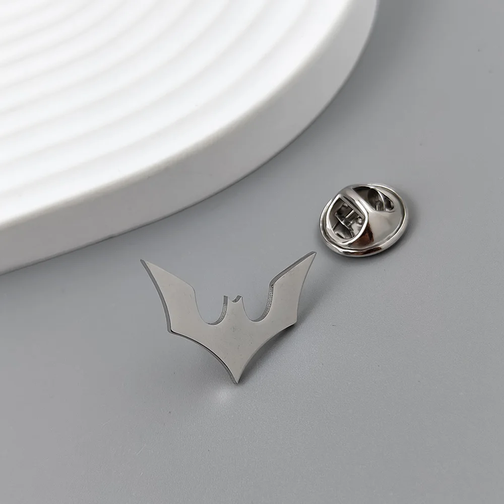 Dark Bat gold-plated badge, suit lapel pin stainless steel black, women\'s anti-exposure button, men\'s brooch
