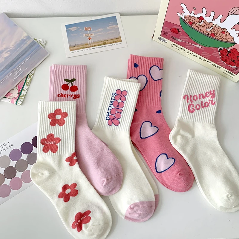 Chaussettes en coton à fleurs pour femmes, nouvelles nouveautés mignonnes, chaussettes d'équipage de mode pour filles, douces, respirantes, douces, drôles, lettre, cadeau féminin