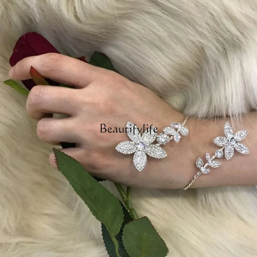 Gioielli a fiori aperti Bracciale con strass di lusso leggero di fascia alta Accessori squisiti per la sposa europea e americana