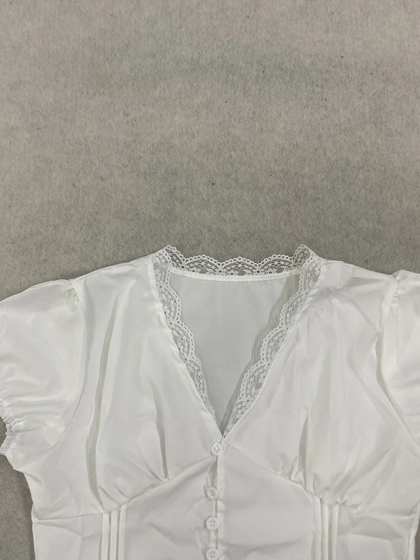 Women Fashionable White Lace Trim Blouse Puff Sleeve V-Neck Button Front Crop Tops Coquette Aesthetics Casual Summer Streetwear