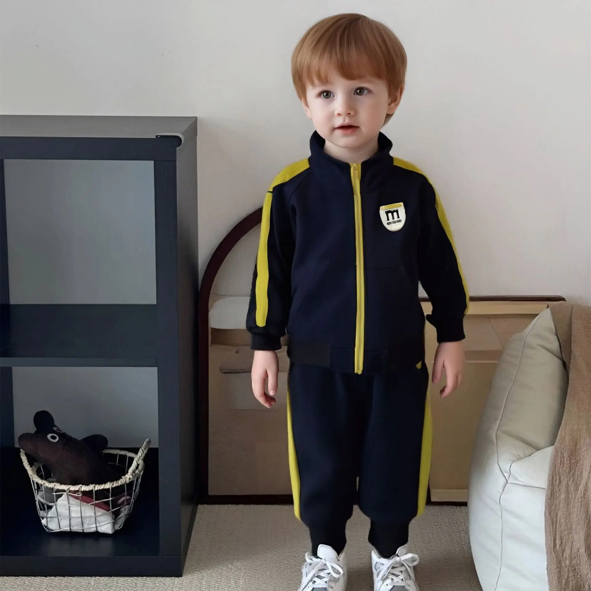 

Boys' autumn suit, children's autumn sportswear 2025 new style, two-piece early autumn coat for middle and little kids trendy