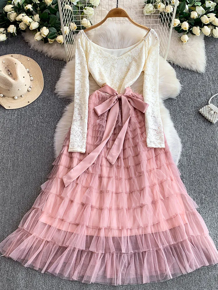 Vestido Feminino Estilo Francês Elegante com Renda e Ombros Descobertos, Apelo Etéreo com Camadas e Cintura Marcada, Vestidos Femininos DS321