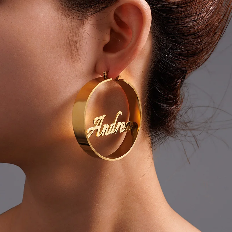 Goxijite اسم مخصص تاج هوب أقراط للنساء الفولاذ المقاوم للصدأ شخصية الجوف رسالة 50 مللي متر أقراط حلية مجوهرات هدية