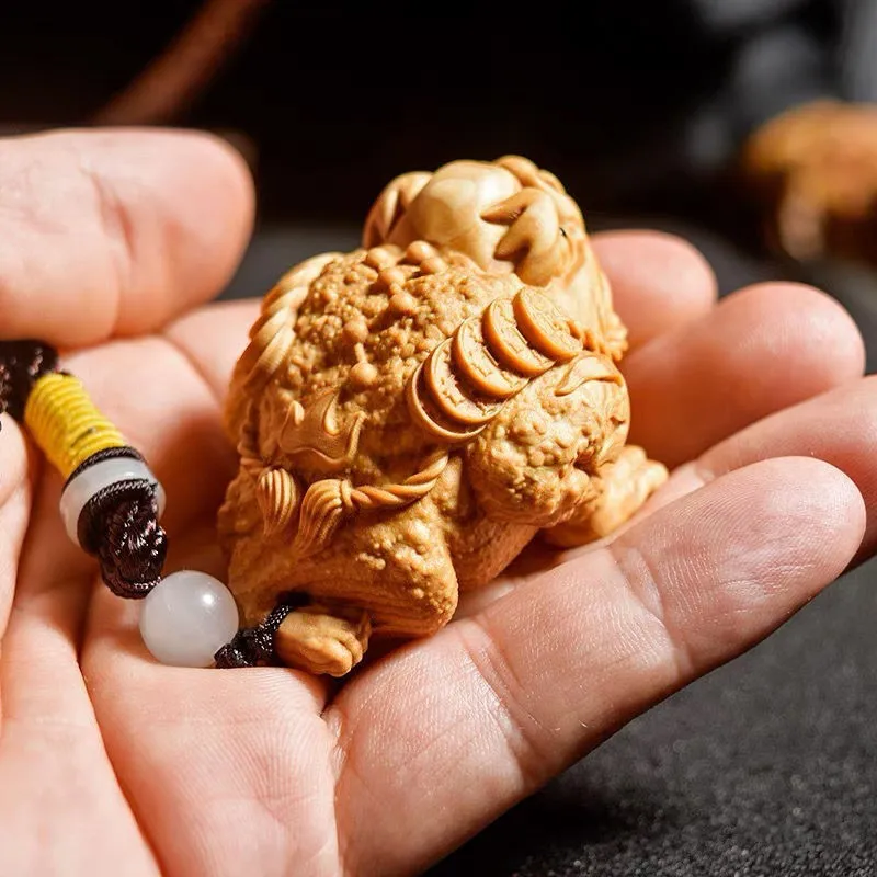 Chinese Traditional Lucky Cliff Cypress Wood Carved Money Toad Handheld Ornament Wealth Attracting Good Fortune Blessing Wenwan