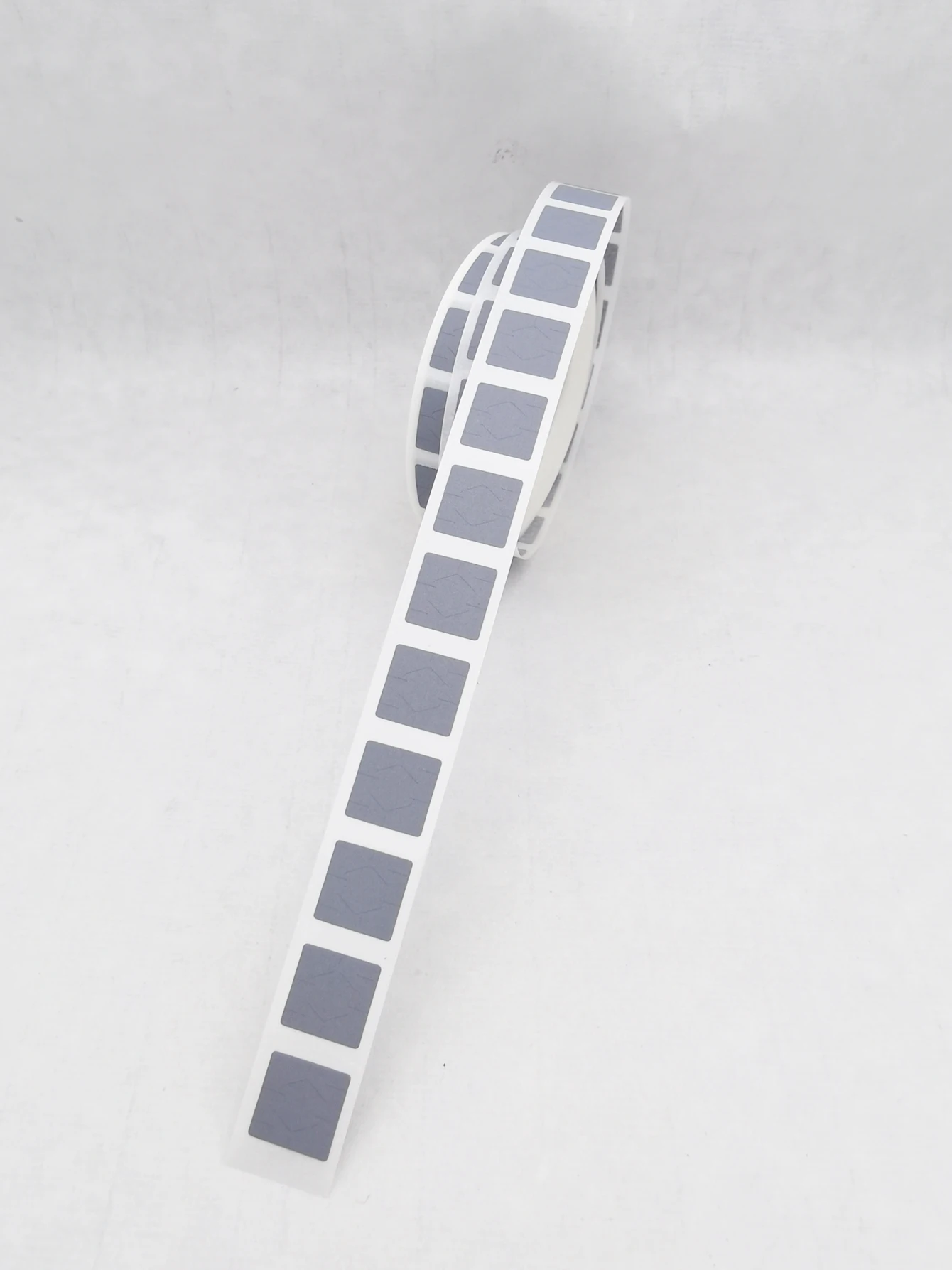 Pegatina pequeña gris para tarjetas ganadoras, 1000 piezas por rollo, 10x10mm, recarga de tarjetas