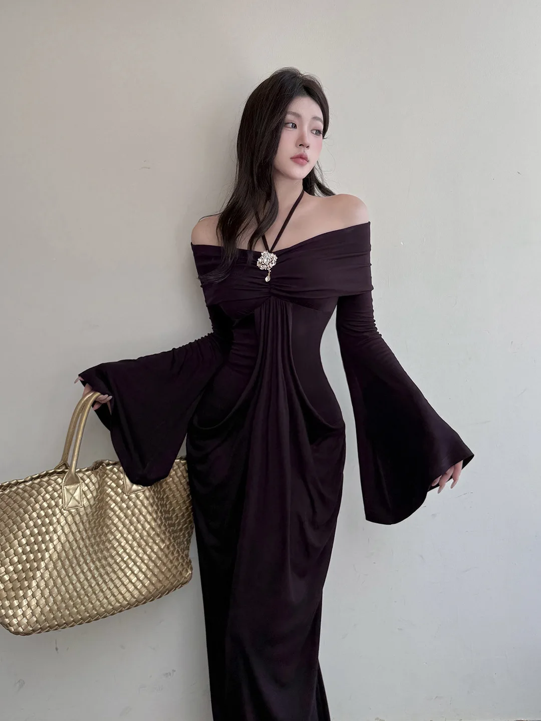 Vestido de noche francés elegante con cuello Halter para mujer, vestido de noche morado con hombros descubiertos y cuello oblicuo, manga acampanada, ceñido al cuerpo, para fiesta y graduación