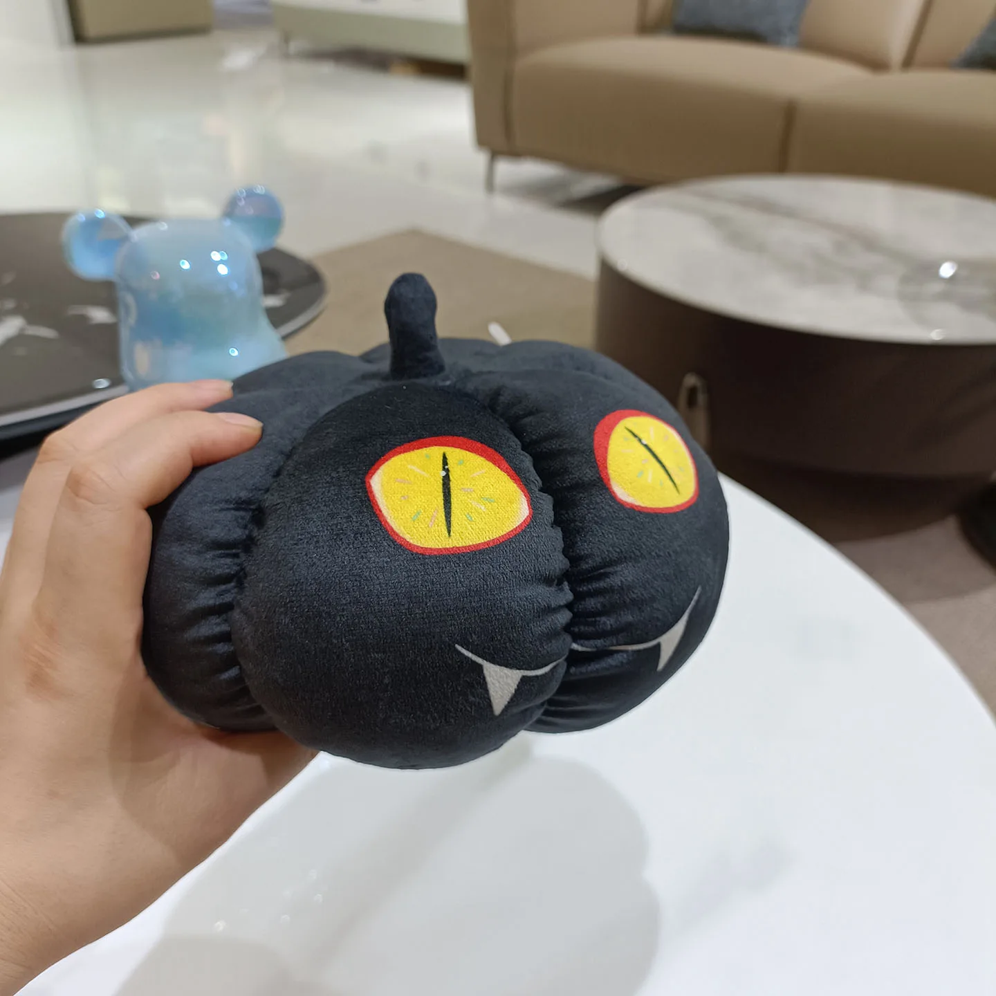 Juguete de peluche de calabaza de Halloween colorido de 16x12CM, calabaza interesante con calabaza estampada de expresión malvada para decoración de Halloween