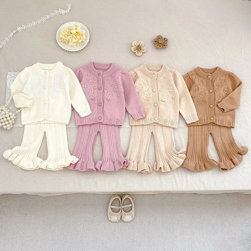 

Осенний комплект одежды из 2 предметов для маленьких девочек, вязаный свитер, топ, расклешенные брюки, одежда для новорожденных, наряд для малышей, осенний комплект одежды для девочек