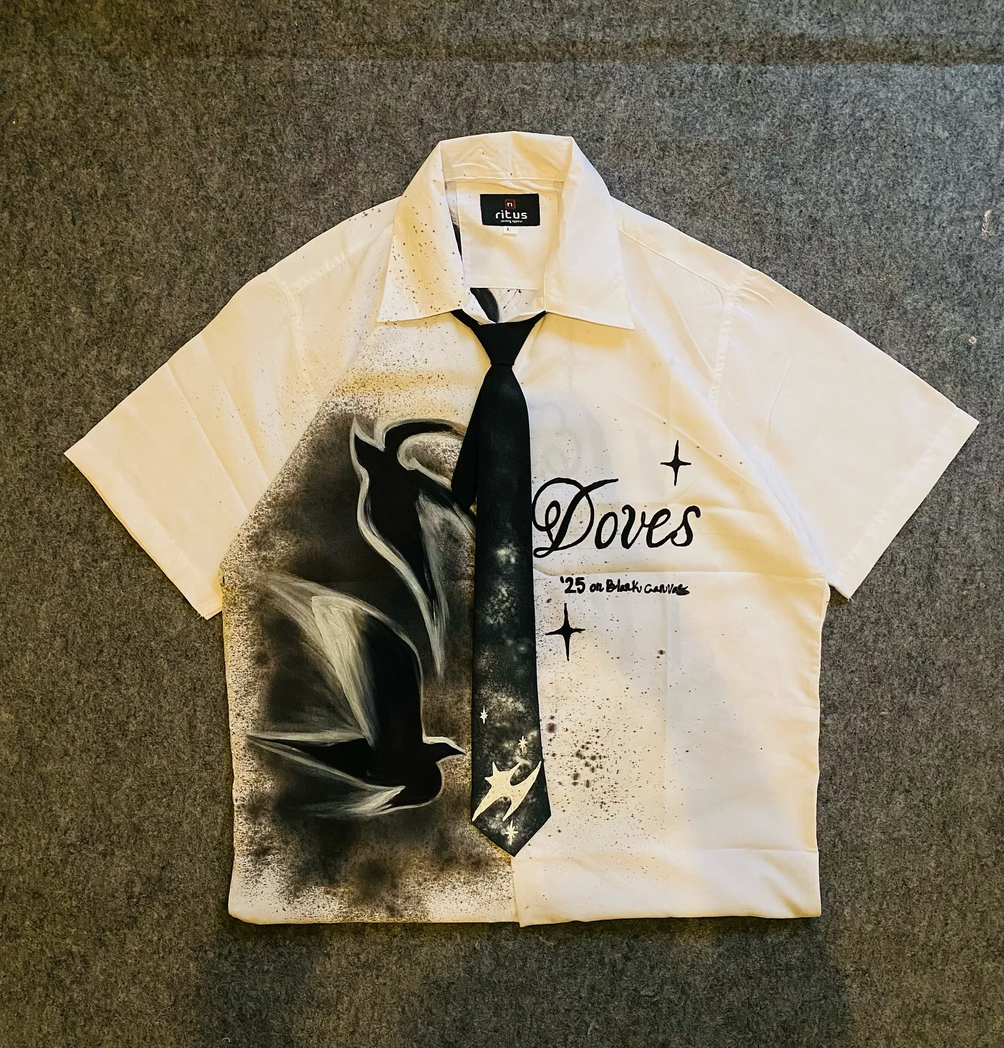 

Aesthetic Rendering Pattern Loose Lapel Shirt Short-sleeves for Couple's Summer Daily Necessary V-Neck Fashion T-shirts Y2k Tops