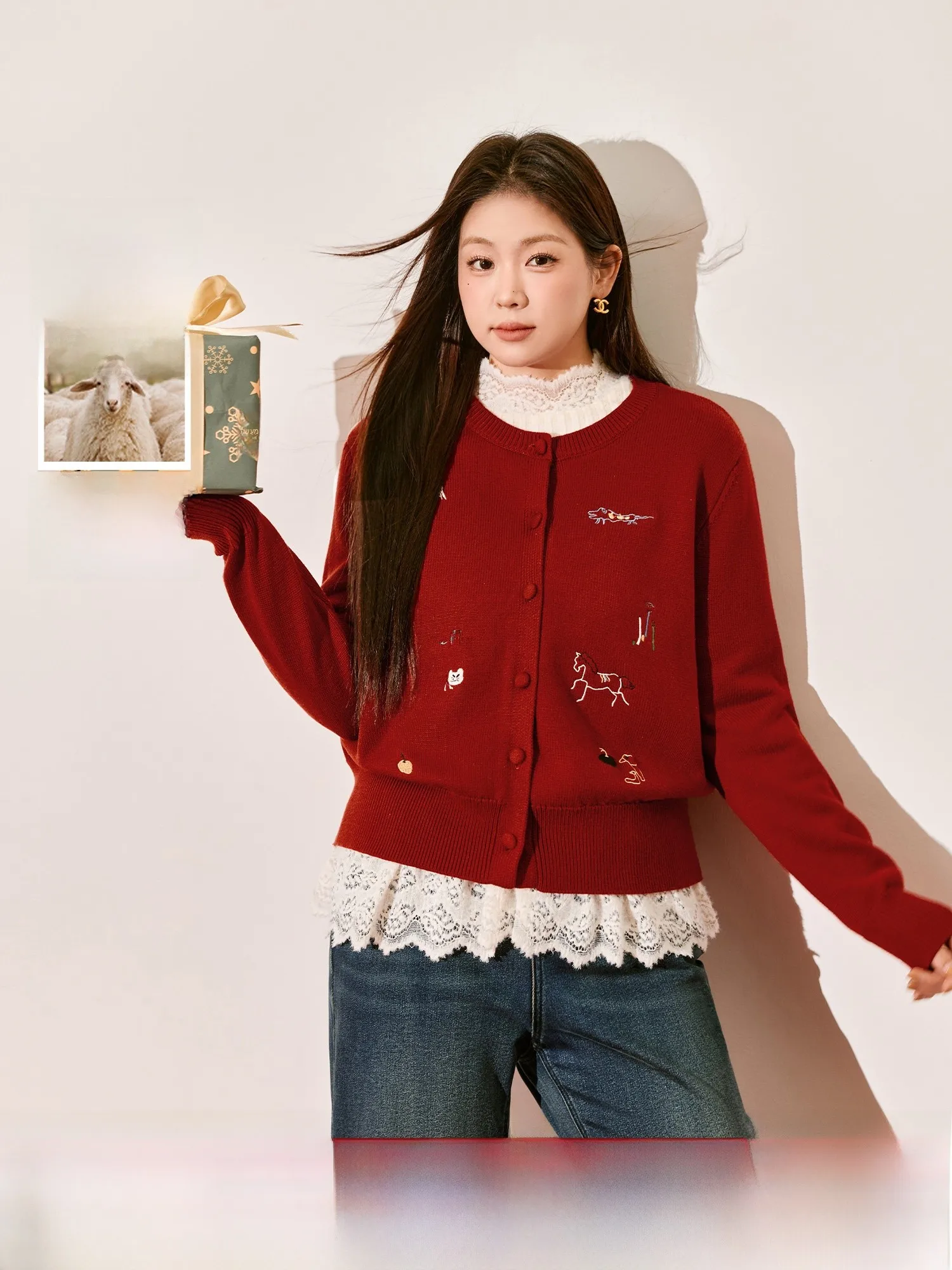 

Красный вязаный свитер-пальто Cisas с вышивкой для женщин, зима 2025, новая винтажная модель, мягкий топ из смесового полиэстера, длинный рукав