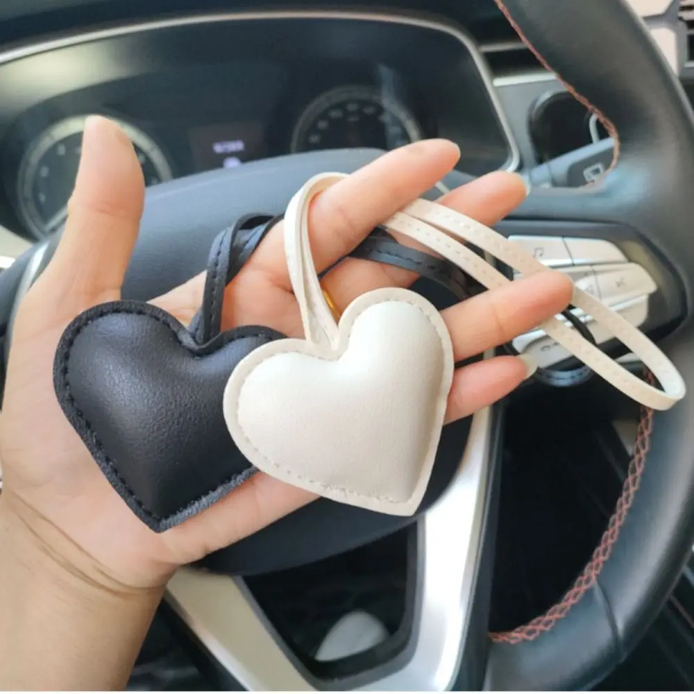 Trendy PU Leather Heart Keychain Love Cartoon PU Leather Hanger 14 Colors Car Keyring Bag Pendant Car Accessory