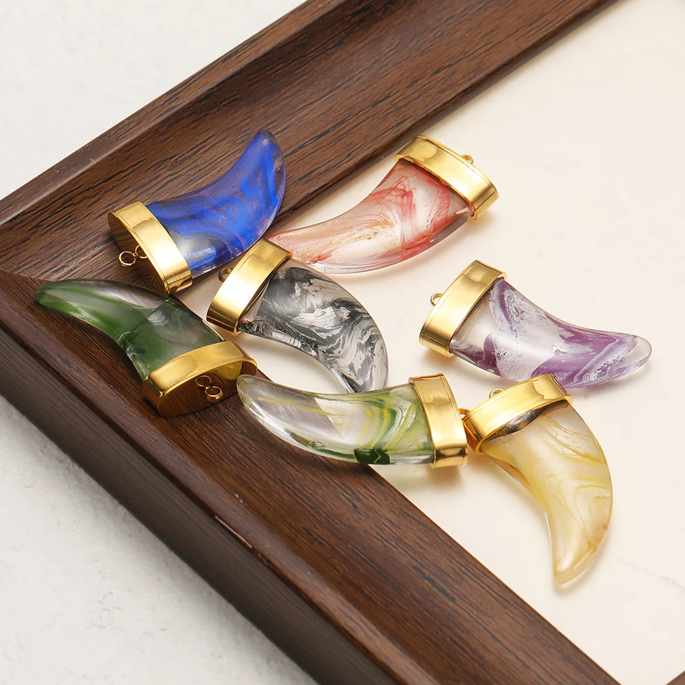 4 Stück Edelstahl-Anhänger mit farbigem Glas und Ochsenhorn-Design für DIY-Schmuckherstellung: Mond-Halsketten, Anhänger, Armbänder und Ohrringe für Frauen und Mädchen. – Detail 5