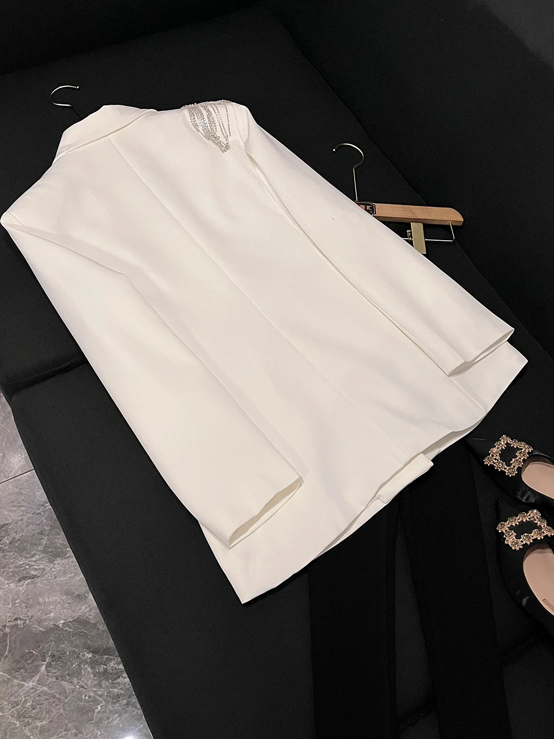 Ele Slim Fit Diamond Embellied Taille-Cinching Luxe Sle Damespak Jaet voor Office Long Sve Klassieke Kraag