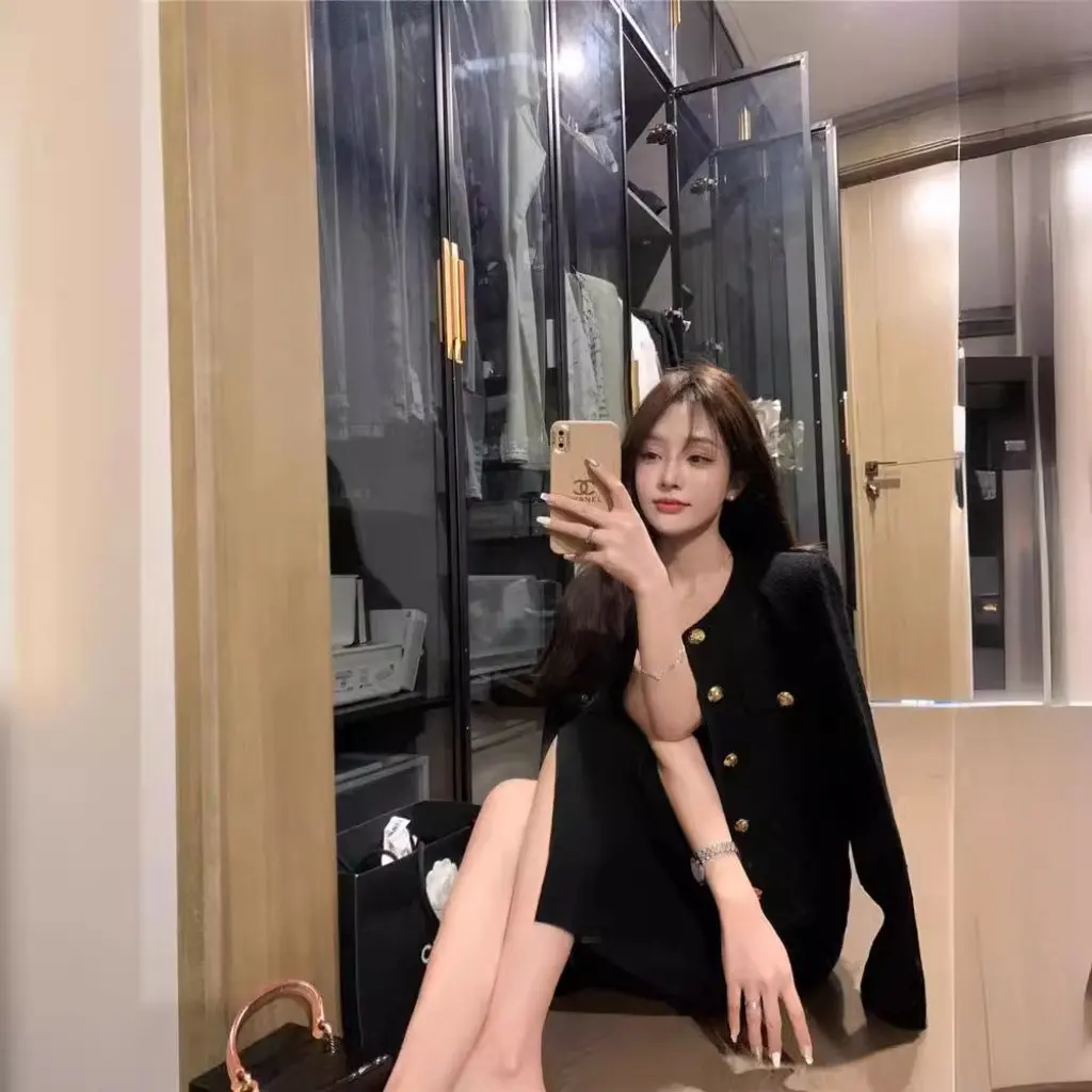 

Elegant High-End Women's Long-Sleeved Top Versatile Fragrant Style Outwear for Spring And Autumn Small Size Fashionable Jacket