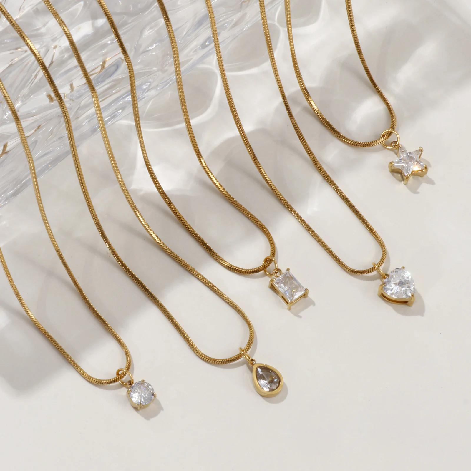 1 pièce collier à breloques étoile plaqué or 18 carats en acier inoxydable et zircone cubique chaîne serpent pendentif collier pour femmes 45 cm de long