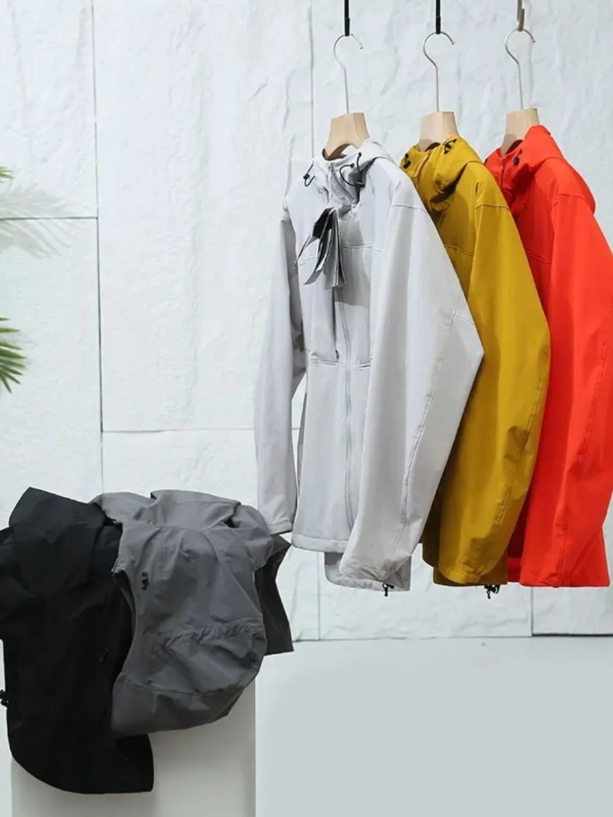 

Всепогодная уличная куртка для ранней осени, новая, водонепроницаемая, высокоэластичная, дышащая, для пар, с капюшоном, верхняя одежда