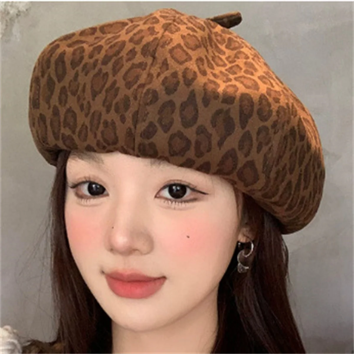 Breathable coffee-colored women's British retro style octagonal PU leather beret for spring and autumn, brown knitted painter's